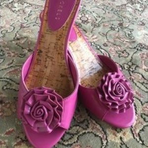 BEAUTIFUL NICKELS SANDALS SIZE 8.5